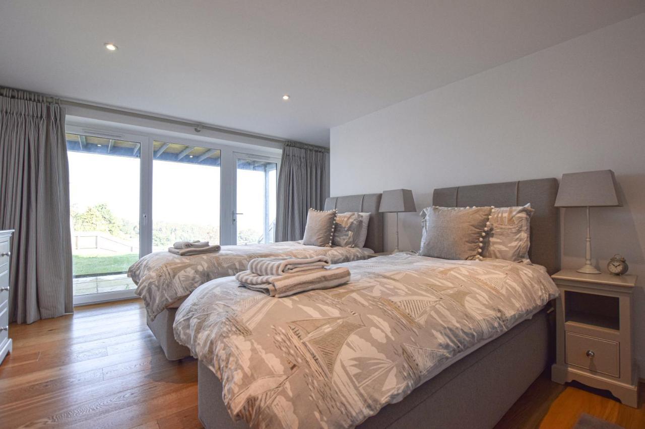 Whispers - 4 Bedroom Modern Family Holiday Home In Salcombe Sleeps 8 מראה חיצוני תמונה